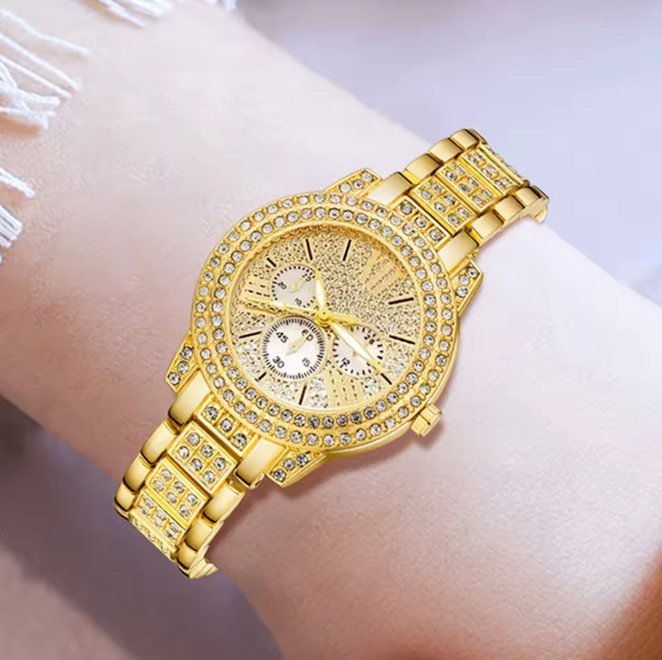 Luxury Crystal Gold Watch & Heart Jewelry Set – Elegant 5 Piece Gift Set